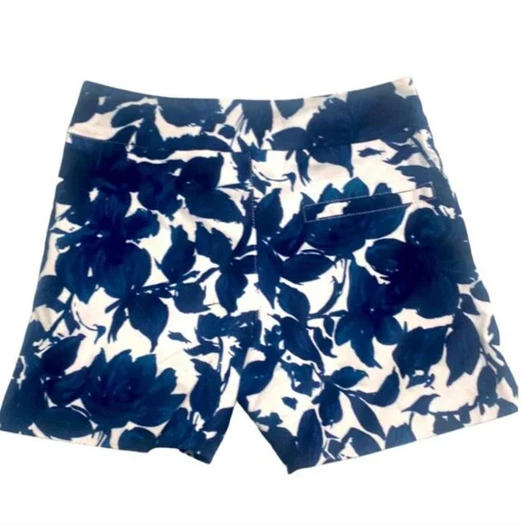 Margaret M Slimming Navy Blue & White Floral Shorts Women Size XS - Picture 2 of 10